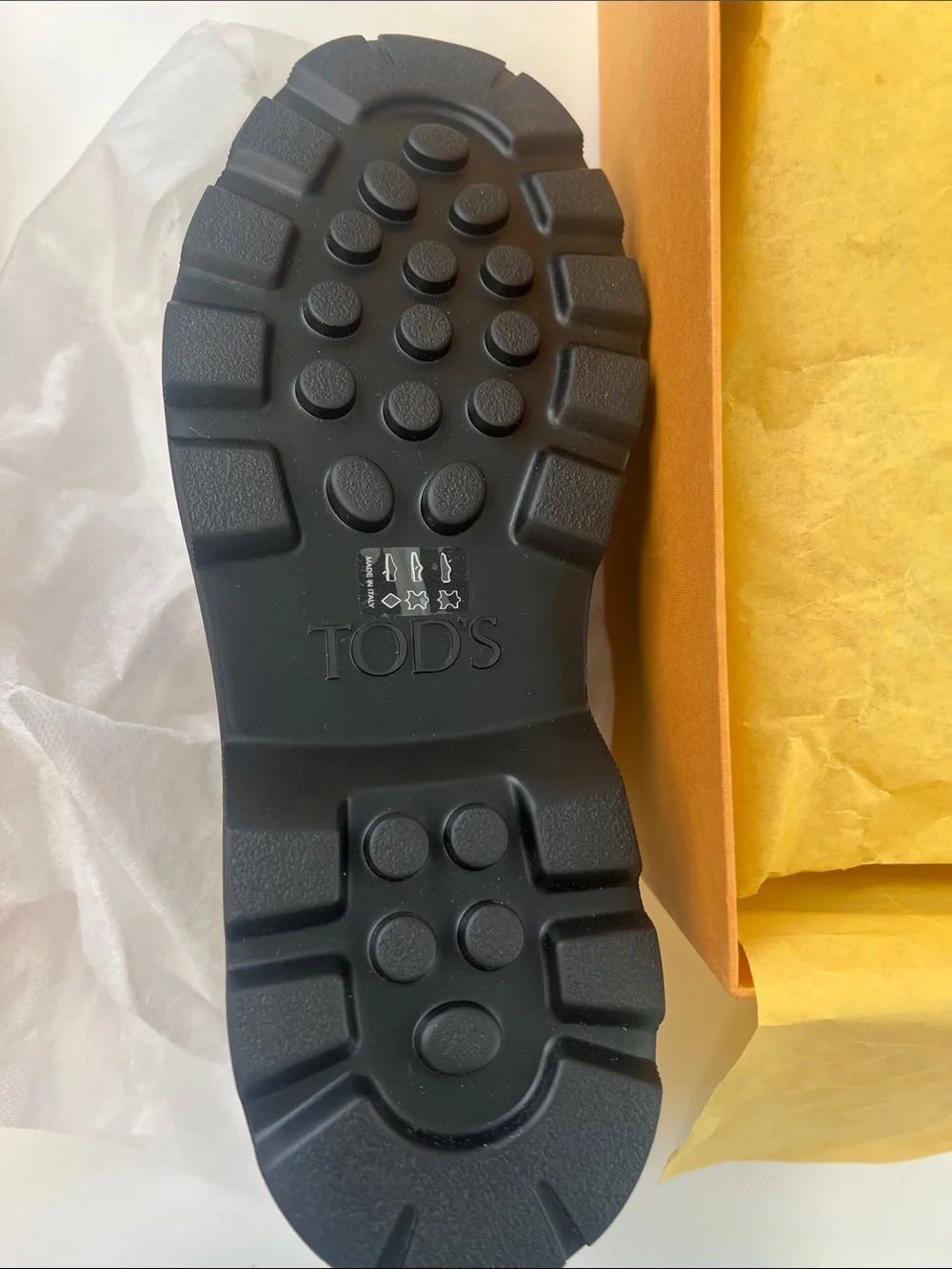 Tods smooth black